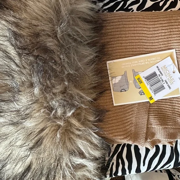 Michael Kors❤️ Sweater Poncho w/Faux Fur Collar~Sz~Med~Dark Carmel Color NWT - Picture 5 of 8
